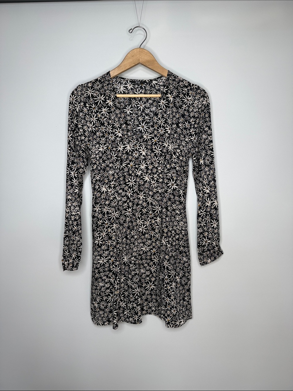 Uniqlo Black and White Floral Long Sleeve Mini Dress Size Small